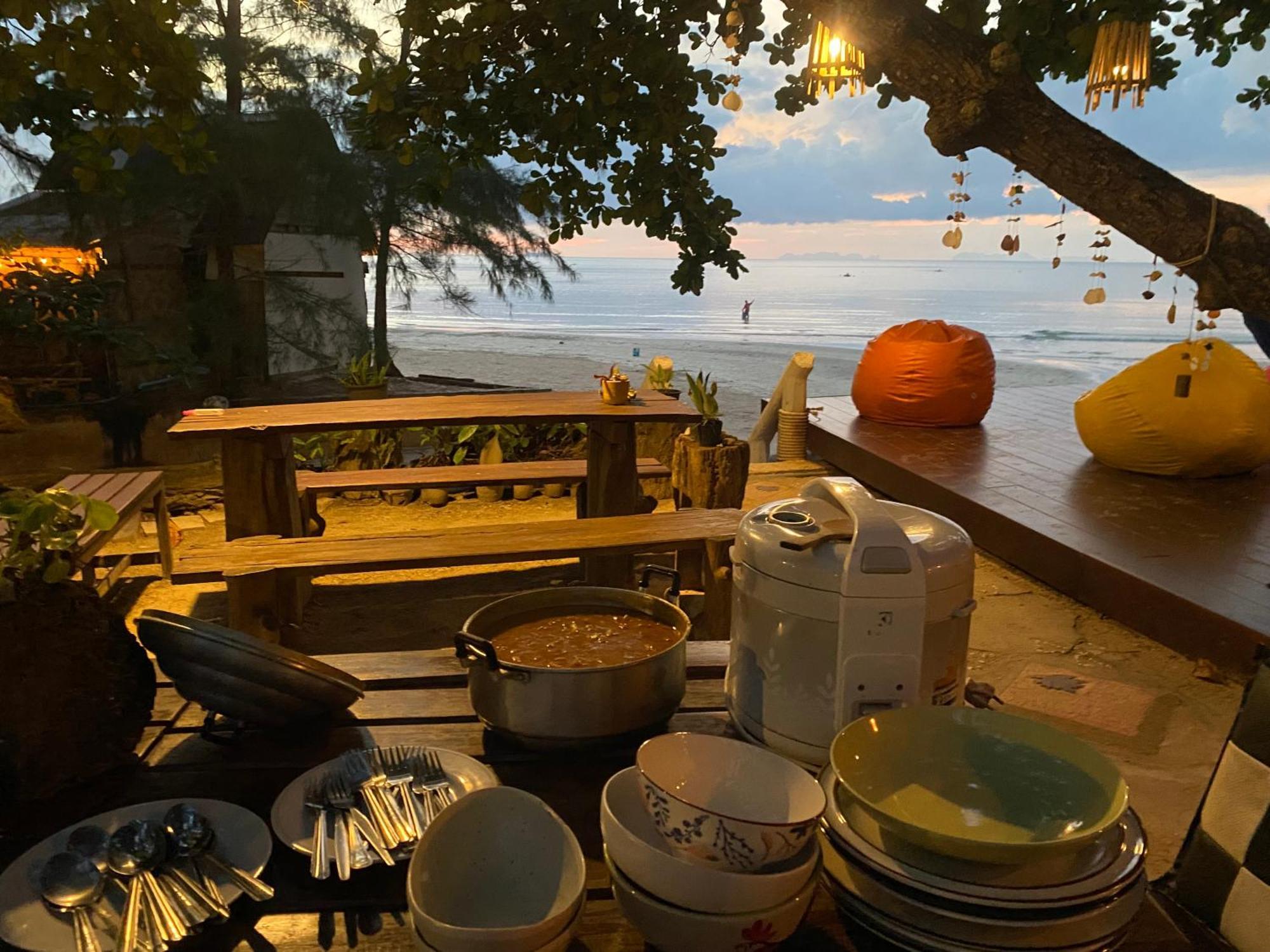 Coconut Lanta Resort @Klong Dow Beach Krabi town Extérieur photo